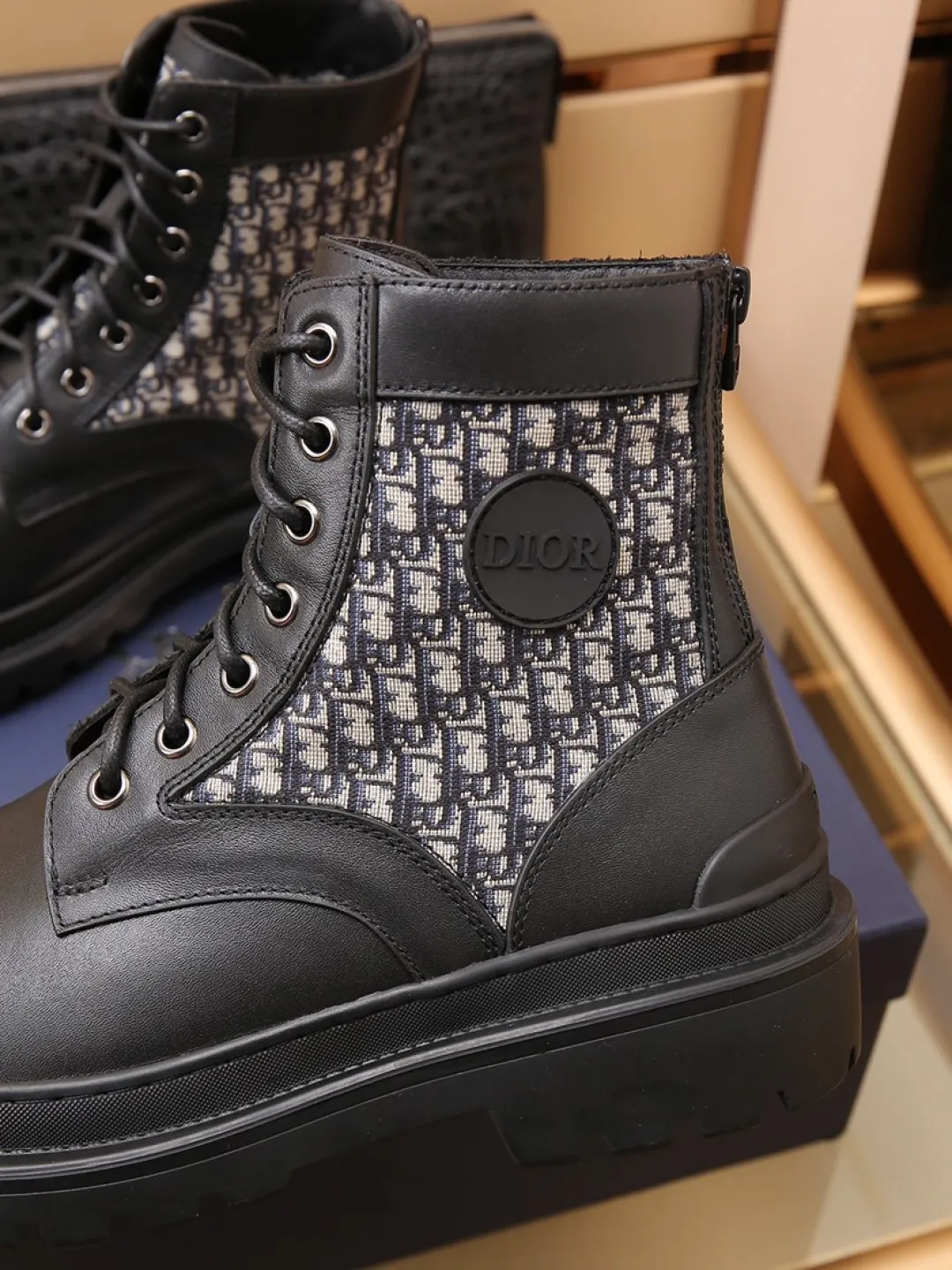 Factory P500 men's shoes 💰 [Dior] Dior high-top casual shoes 🇺🇸 are on sale at the same time, top purchasing Italian original · brand totem cloth sewn with brand cloth label · equipped with first-layer cowhide · (totem cloth High-end, extravagance, and class) Exquisite workmanship (original lining) Sole: Original factory special outsole ⚠️Outsole. Comfortable, wear-resistant, non-slip, real photoshoot🎬The real thing is more beautiful🔍Number: 38-46【45 46 Customized items are non-returnable]